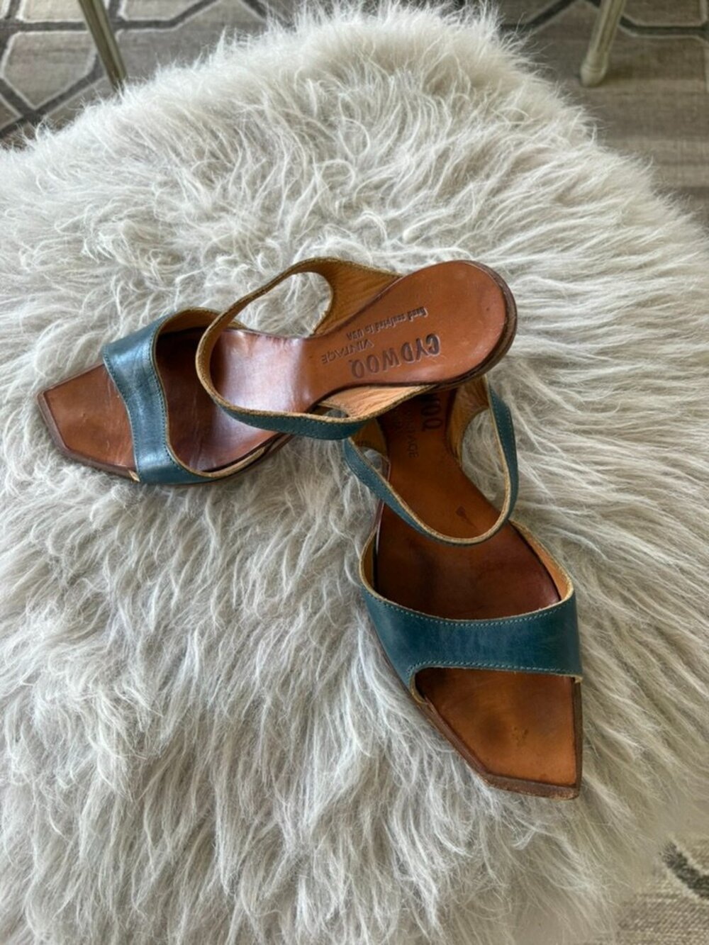 CYDWOQ- RARE- Vintage Hand Tooled Kitten Heeled Handcrafted Sandals sz 6 (35)